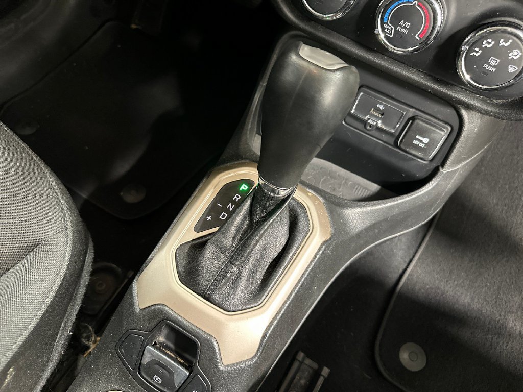 Used 2016 Jeep Renegade Latitude FWD image 21