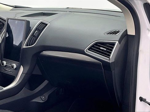 Used 2022 Ford Edge SE w/ Black Appearance Package image 17