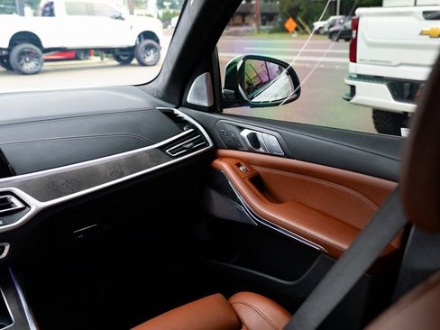 Used 2022 BMW X7 M50i image 11