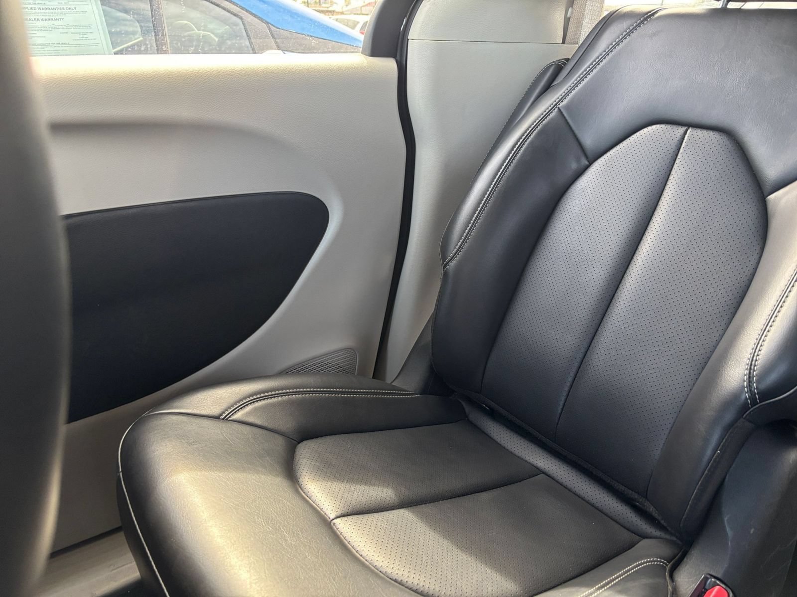 Used 2023 Chrysler Pacifica Touring-L FWD image 41