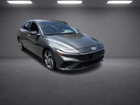 Used 2025 Hyundai Elantra Sport FWD image 12