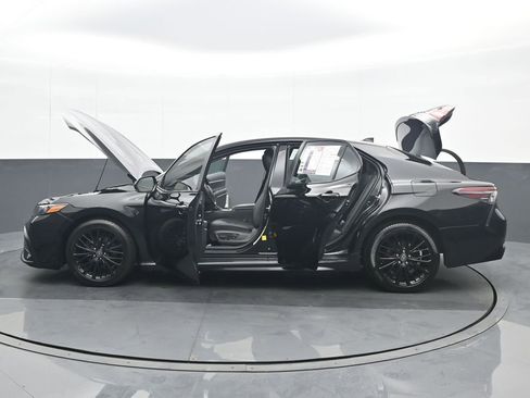 Used 2022 Toyota Camry SE image 37