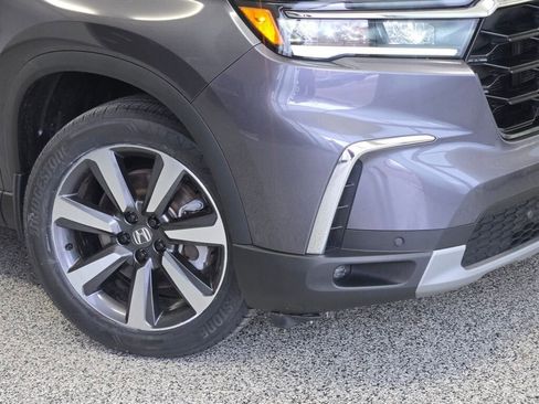 Used 2025 Honda Pilot Touring image 3