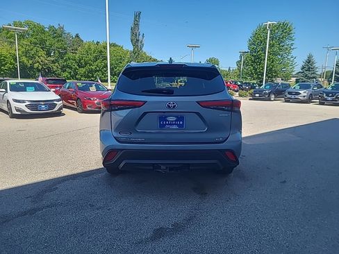 Used 2023 Toyota Highlander XLE AWD/4WD image 5