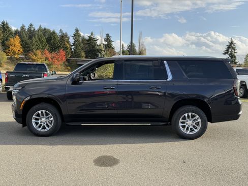 New 2026 Chevrolet Suburban LT w/ Comfort Package image 2