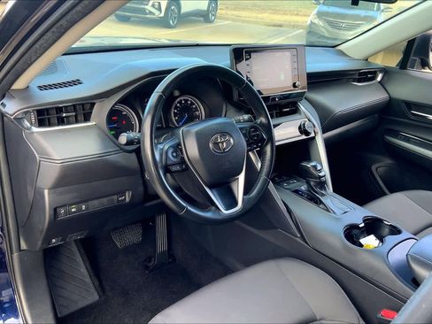 Used 2022 Toyota Venza LE image 17