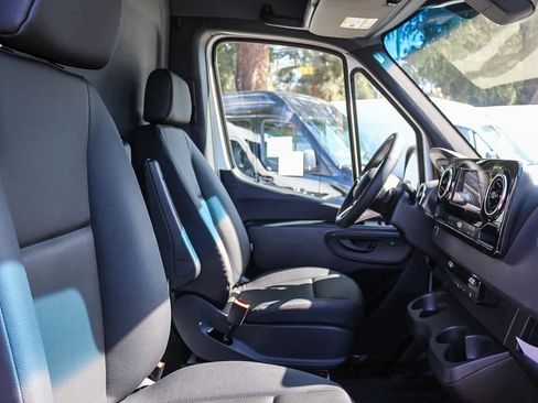New 2024 Mercedes-Benz eSprinter 170 Cargo image 15