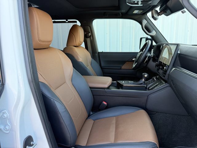 Used 2025 Lexus GX 550 w/ Accessory Package (2T) AWD/4WD image 31