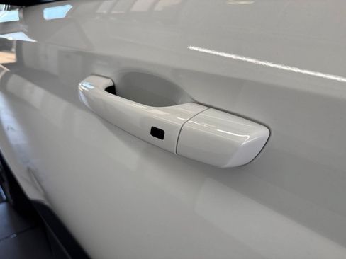 Used 2025 Hyundai Venue SEL FWD image 11