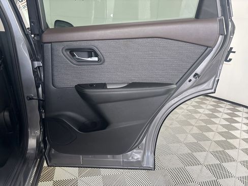 Used 2021 Nissan Rogue SV image 23