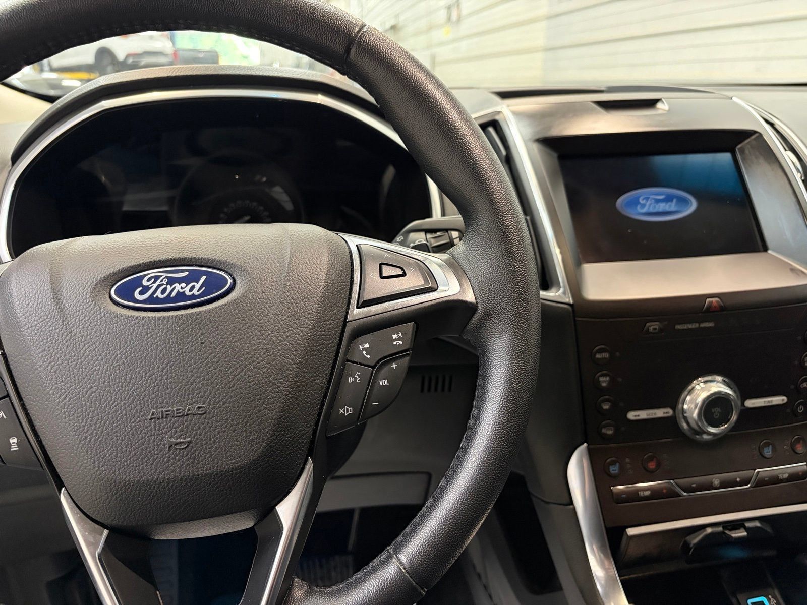 Used 2020 Ford Edge Titanium w/ Equipment Group 301A AWD/4WD image 17
