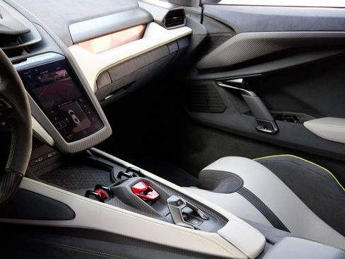 Used 2025 Lamborghini Revuelto AWD/4WD image 23