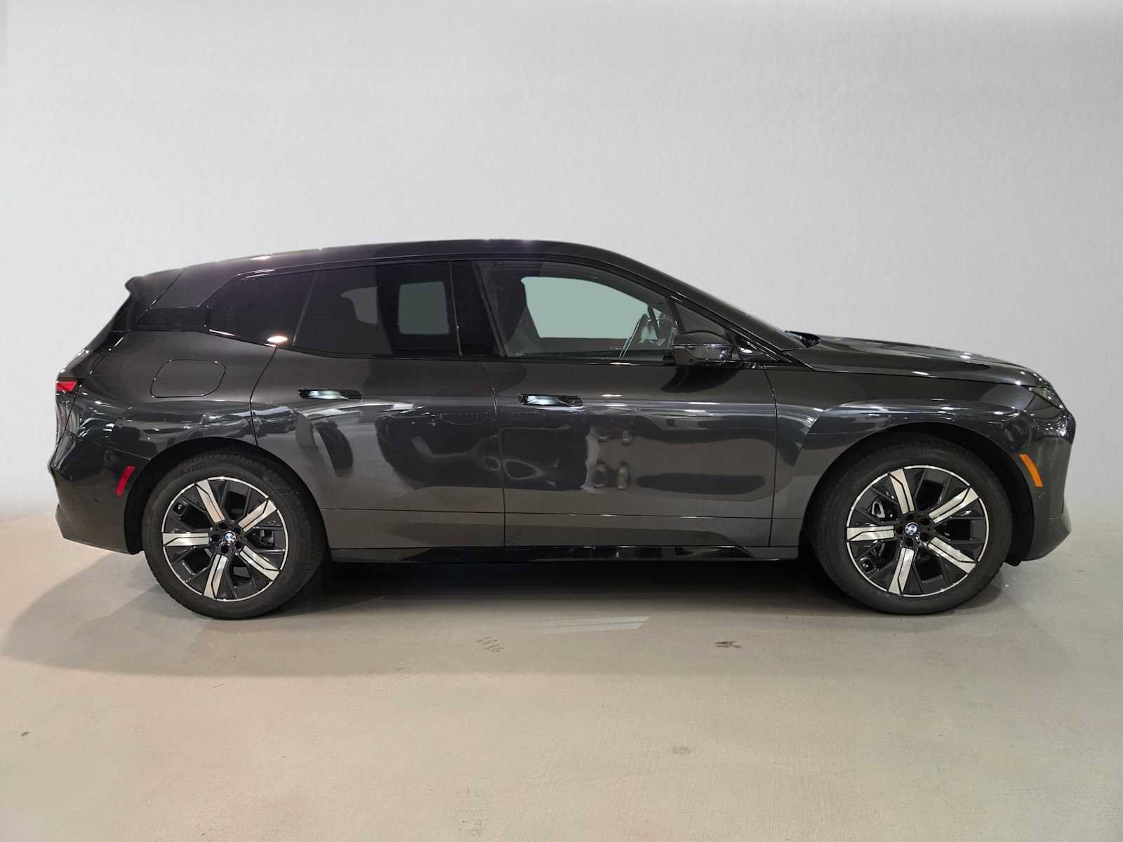 Used 2026 BMW iX xDrive45 w/ Executive Package AWD/4WD image 2