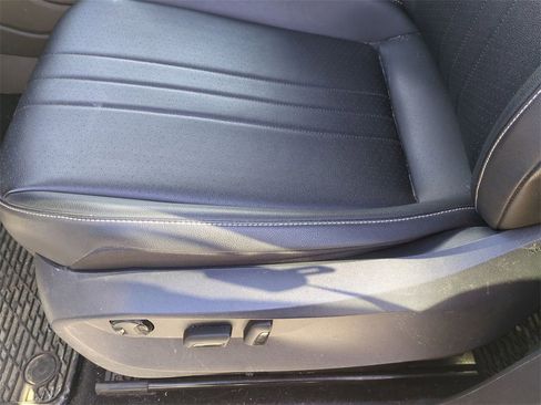 Used 2023 Volkswagen Tiguan SE R-Line image 14