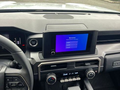 Certified 2025 Toyota 4Runner SR5 AWD/4WD image 22