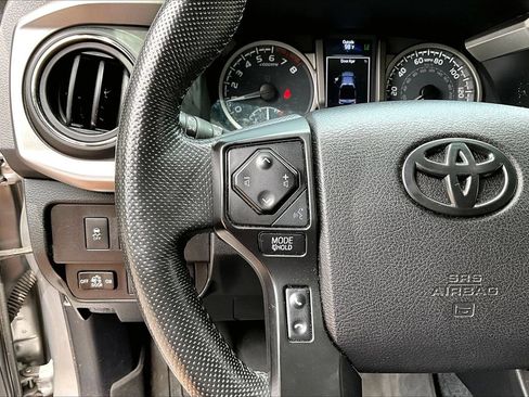 Used 2021 Toyota Tacoma SR5 RWD image 10