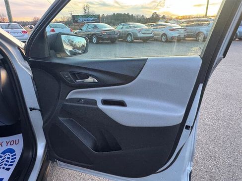 Used 2018 Chevrolet Equinox LS image 38