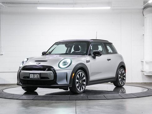 Certified 2024 MINI Cooper SE image 3