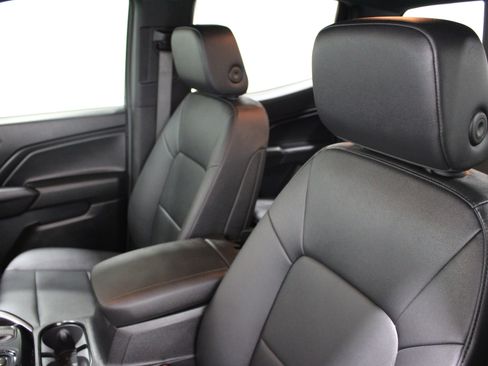 Used 2025 Chevrolet Colorado Trail Boss AWD/4WD image 4