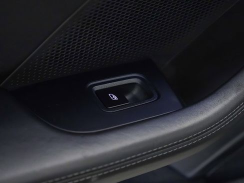 Used 2022 Porsche Taycan 4S w/ Premium Package image 17