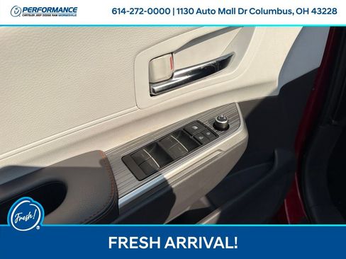 Used 2022 Toyota Sienna XSE FWD image 15
