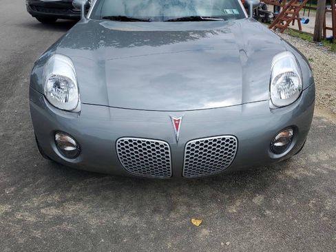 Used 2006 Pontiac Solstice Convertible w/ Premium Package RWD image 2