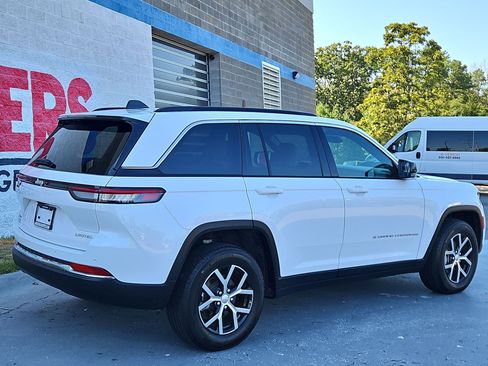 Used 2025 Jeep Grand Cherokee Limited w/ Trailer Tow Package AWD/4WD image 7