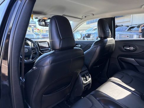 Used 2019 Jeep Cherokee Limited w/ Technology Group AWD/4WD image 26