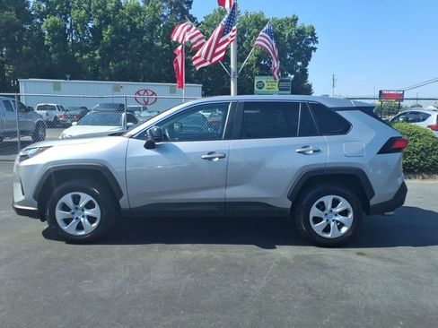 Used 2023 Toyota RAV4 LE AWD/4WD image 3