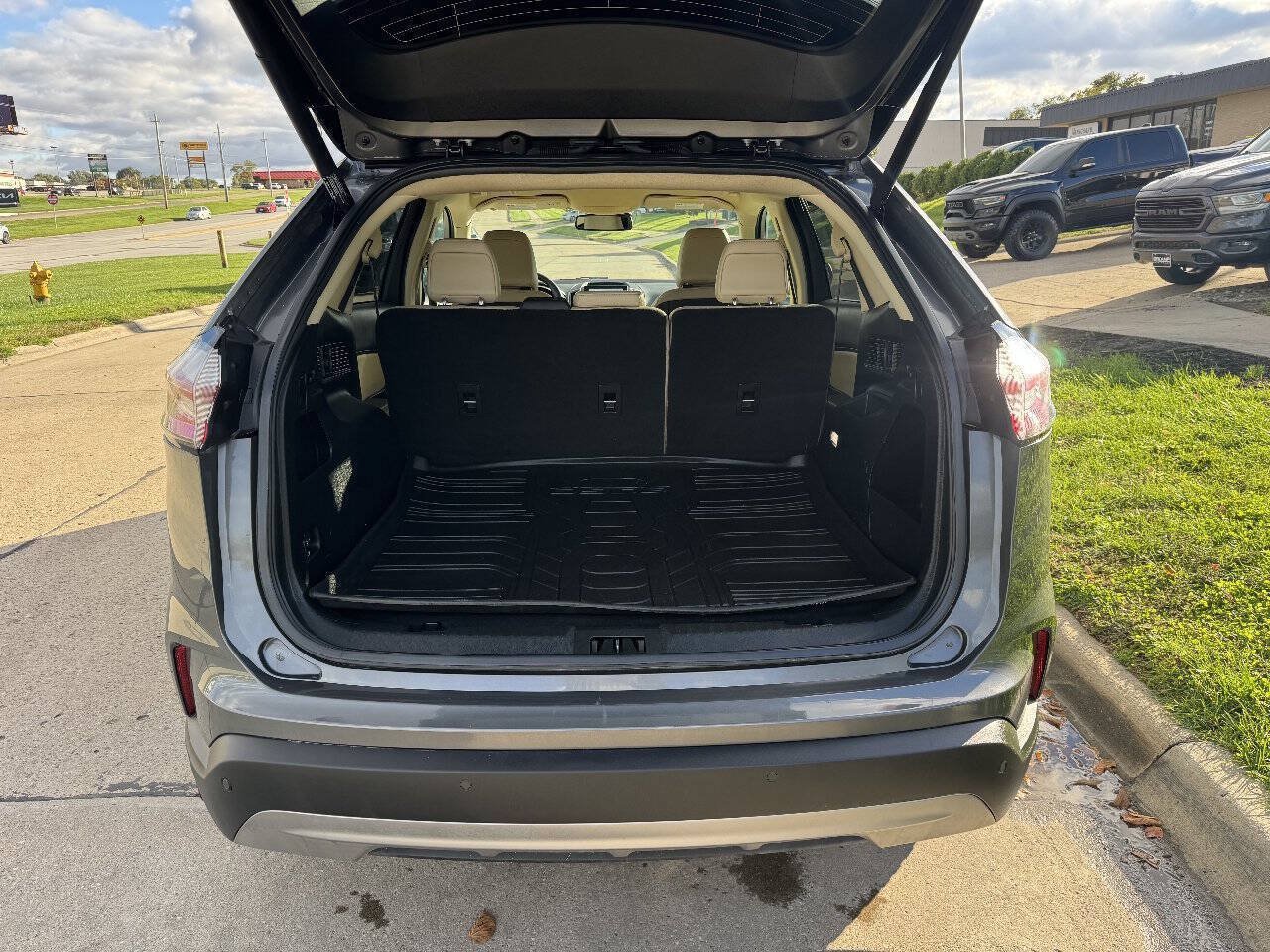 Used 2021 Ford Edge SEL w/ Convenience Package AWD/4WD image 10