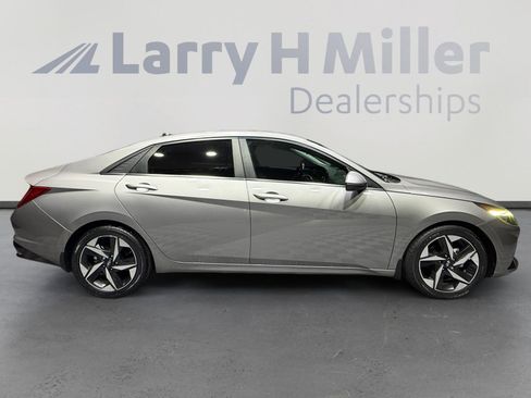 Used 2022 Hyundai Elantra SEL w/ Convenience + Premium Package FWD image 6