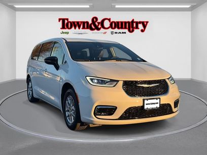 Certified 2025 Chrysler Pacifica Select