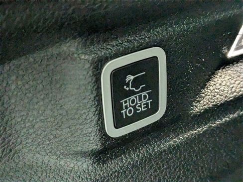 Used 2023 Jeep Grand Cherokee L Limited w/ Luxury Tech Group II image 32