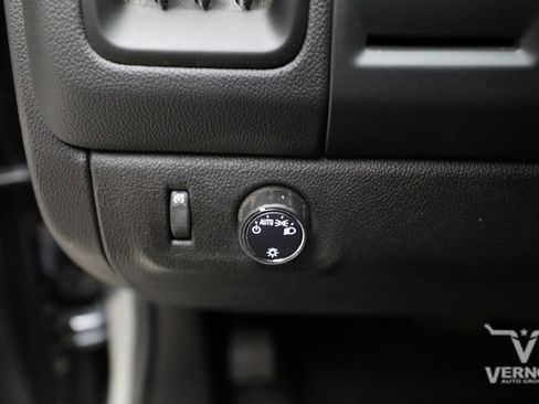 Used 2022 Chevrolet Colorado LT RWD image 17