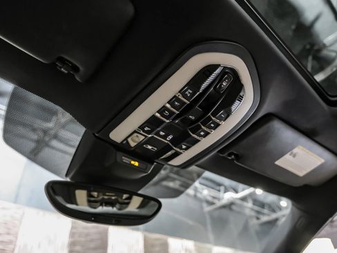 Used 2018 Porsche Macan AWD/4WD image 20