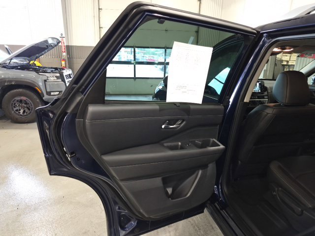 Certified 2025 Nissan Pathfinder SL AWD/4WD image 18