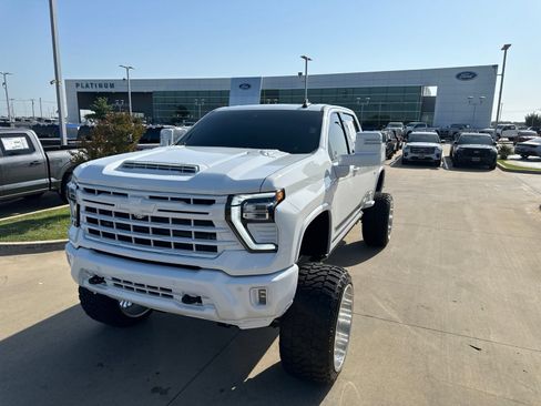 Used 2024 Chevrolet Silverado 2500 LTZ w/ LTZ Convenience Package AWD/4WD image 28