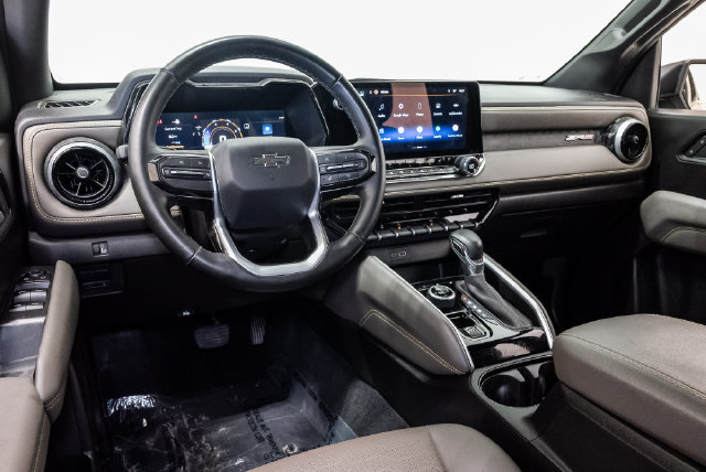 Used 2025 Chevrolet Colorado ZR2 w/ Midnight Edition AWD/4WD image 9