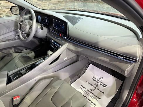 New 2025 Hyundai Elantra SEL FWD image 29