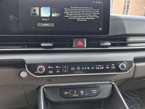 New 2026 Kia Carnival EX FWD image 8