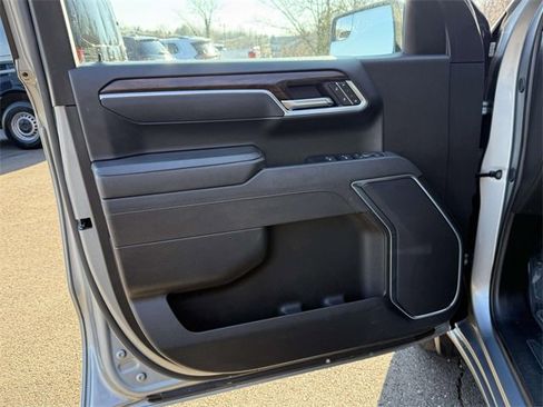 Certified 2025 GMC Sierra 1500 SLT image 8