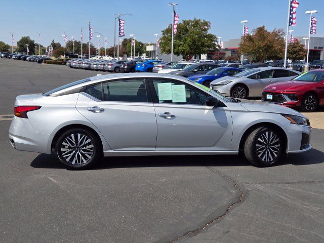 Used 2025 Nissan Altima 2.5 SV FWD image 3