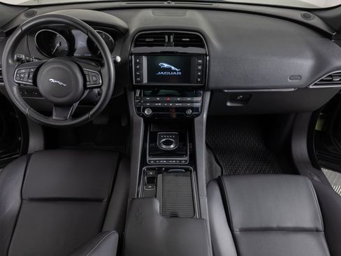 Used 2018 Jaguar F-PACE Premium image 36