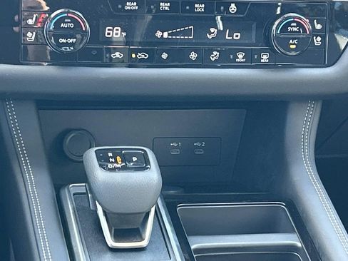 New 2026 Nissan Pathfinder Platinum AWD/4WD image 38