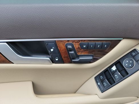 Used 2013 Mercedes-Benz C 250 Sedan image 19