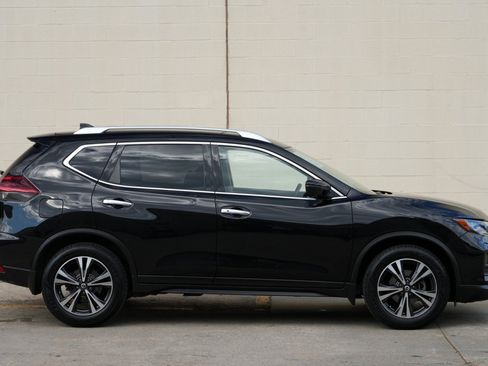 Used 2019 Nissan Rogue SV w/ Premium Package FWD image 48
