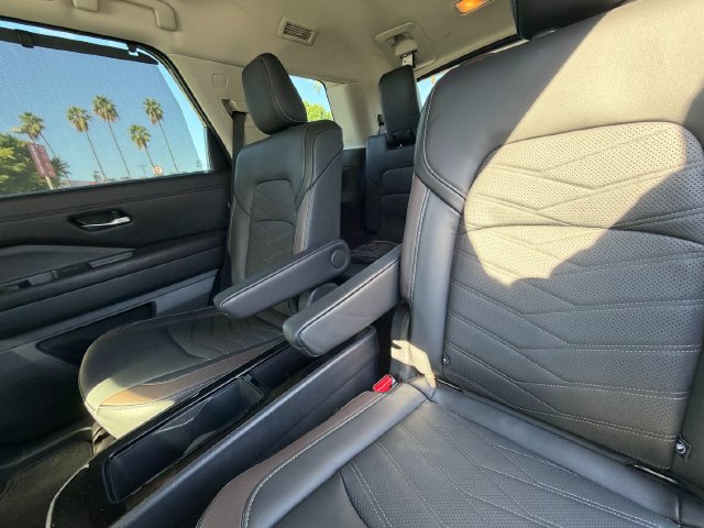 Used 2024 Nissan Pathfinder Platinum AWD/4WD image 38
