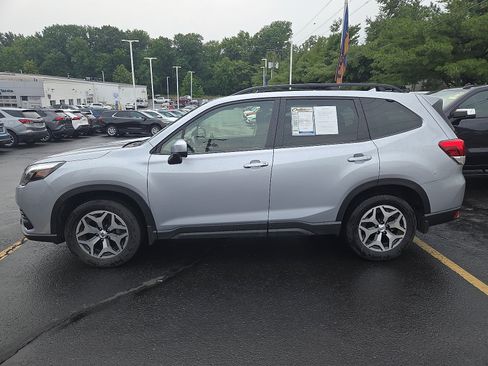Used 2023 Subaru Forester Premium AWD/4WD image 6