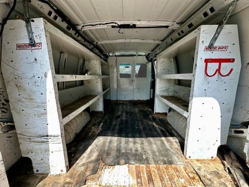 Used 2017 Chevrolet Express 2500 RWD image 15