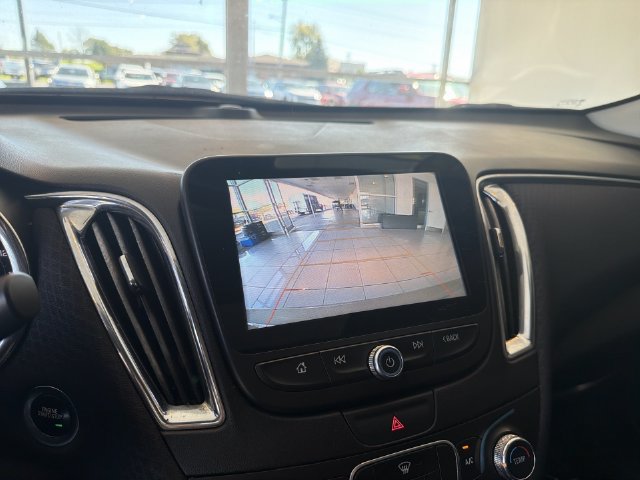 Used 2018 Chevrolet Malibu LT FWD image 26